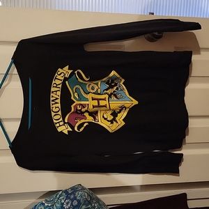 Black Warner Bros. Harry Potter Hogwarts Crest long sleeve t-shirt, size small